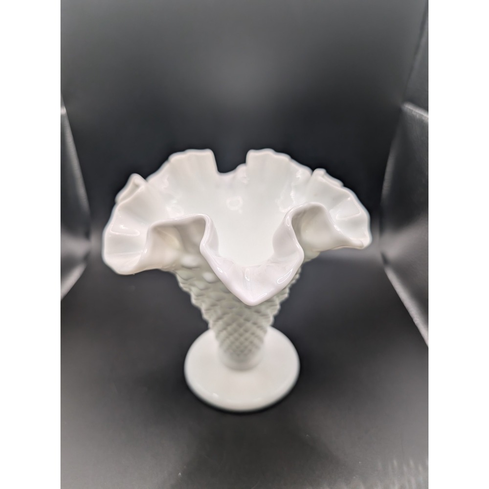 Vintage‎ Fenton Small White Hobnail Ruffled Trumpet Vase Fluted Scalloped 5.5"